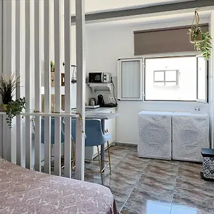 Privadas Cerca De La Playa Y Aeropuerto En Casa Compartida Con Otros Huespedes Playa Honda (Lanzarote)